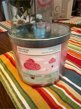 Bath & Body Works Pink Petal Tea Cake Scented Jar Candle